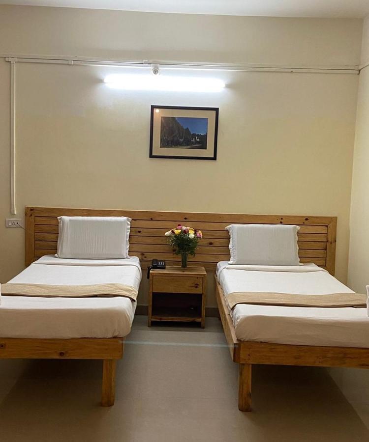 Hotel Travellers Inn Shillong Kültér fotó