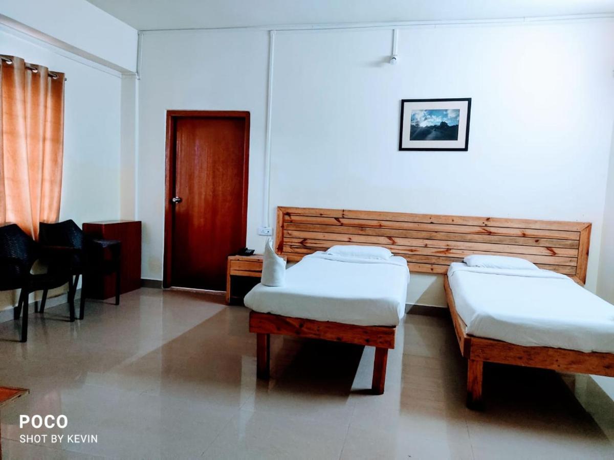 Hotel Travellers Inn Shillong Kültér fotó