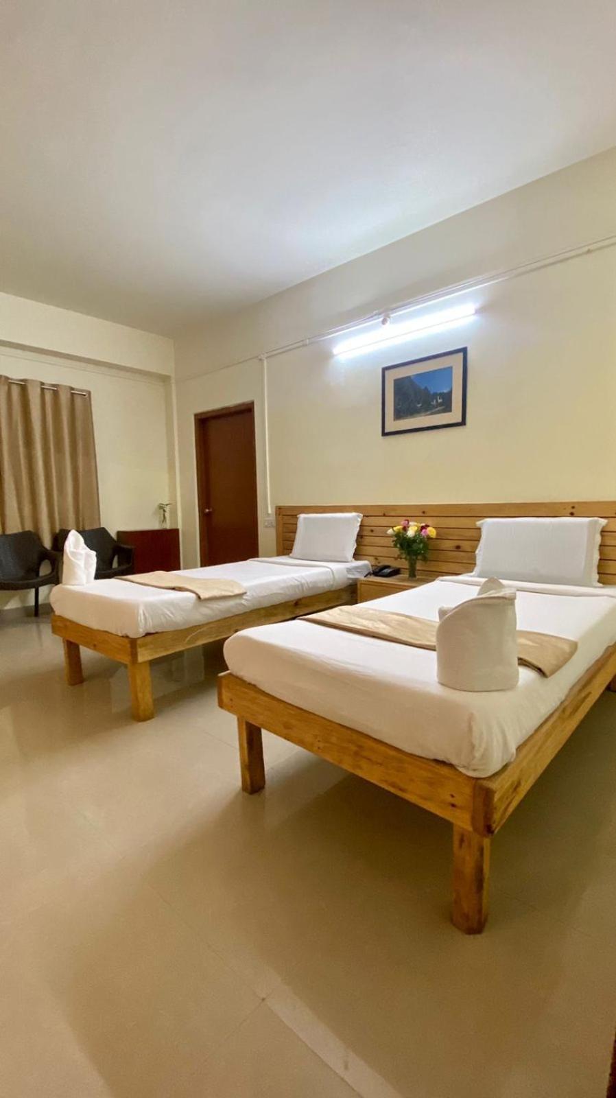 Hotel Travellers Inn Shillong Kültér fotó