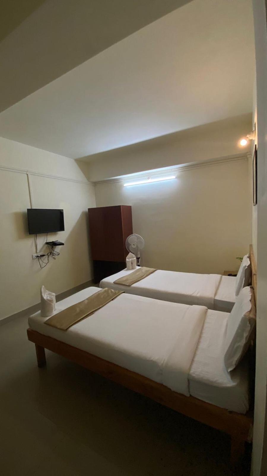 Hotel Travellers Inn Shillong Kültér fotó